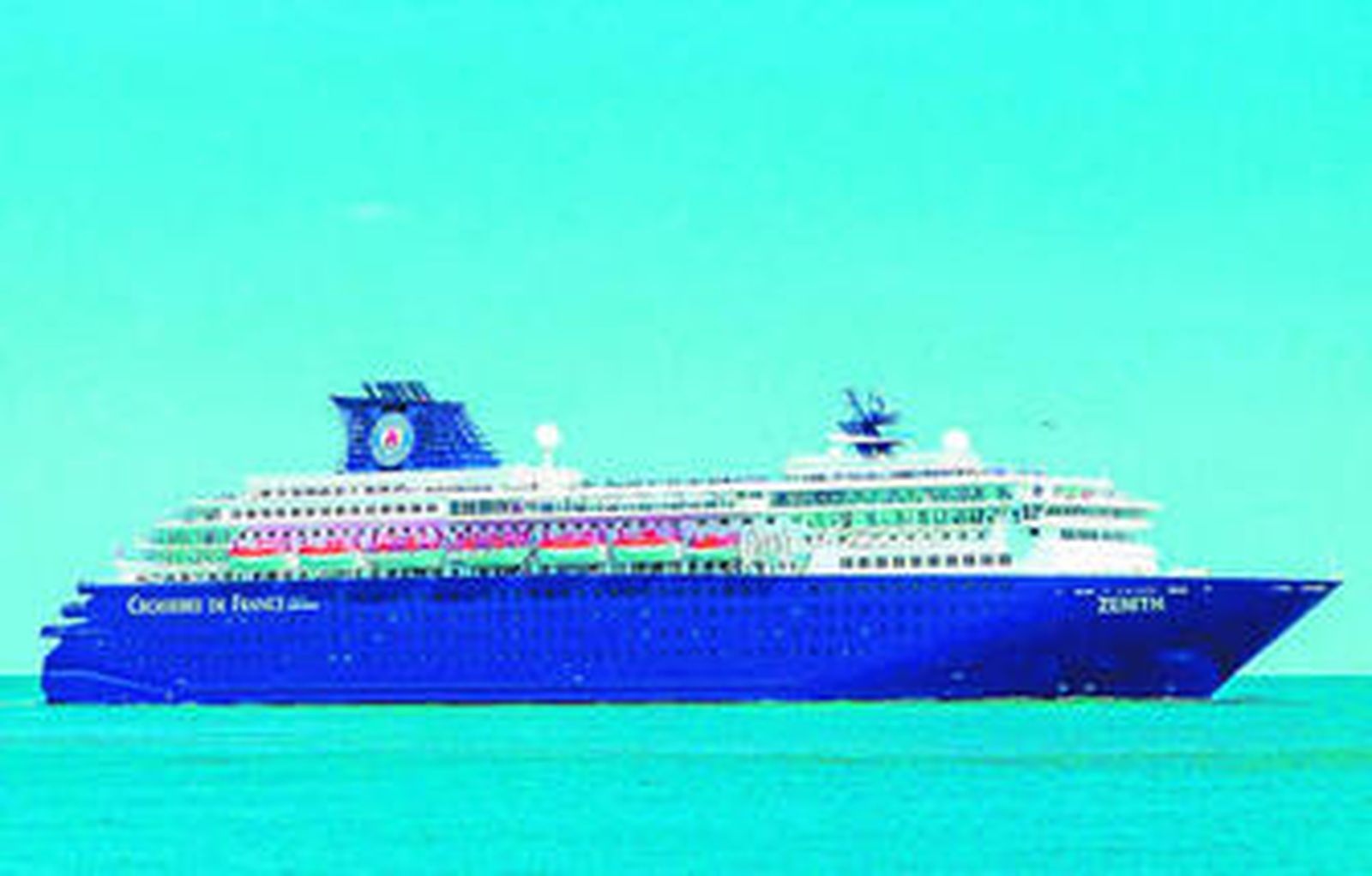 El buque 'Zenith 'encargado de realizar la temporada crucerística malagueña 2016 de Pullmantur.