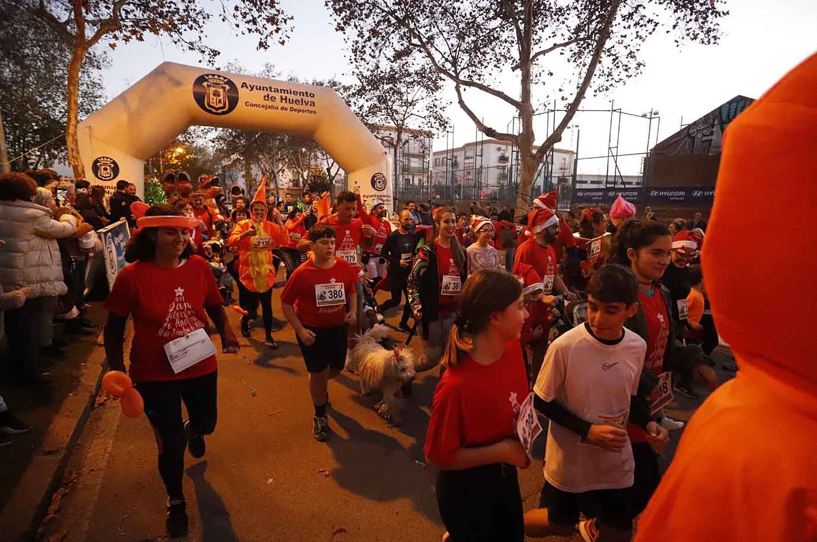 Imágenes de la carrera de San Silvestre en Huelva