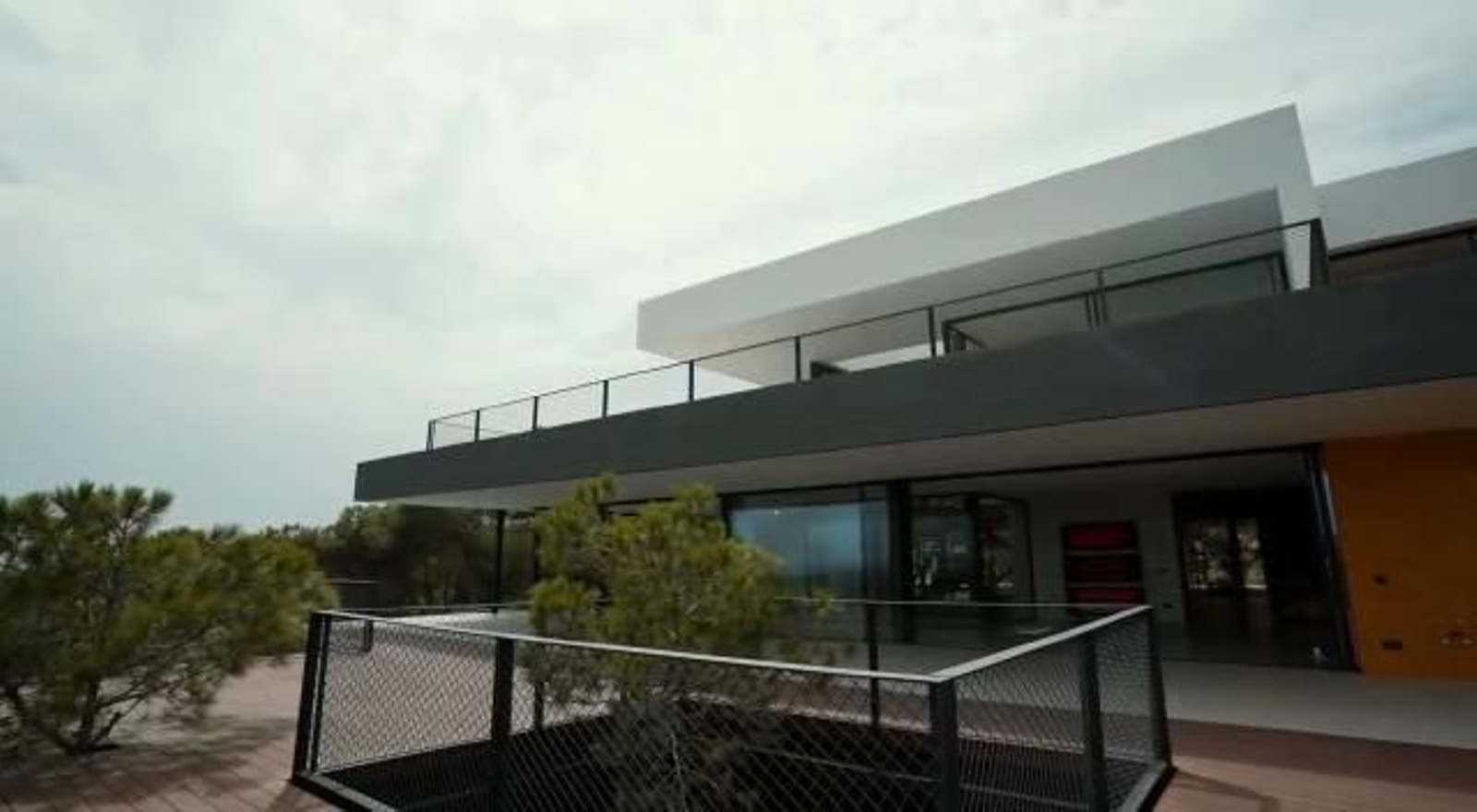 Villa de lujo realizada adaptada a la naturaleza