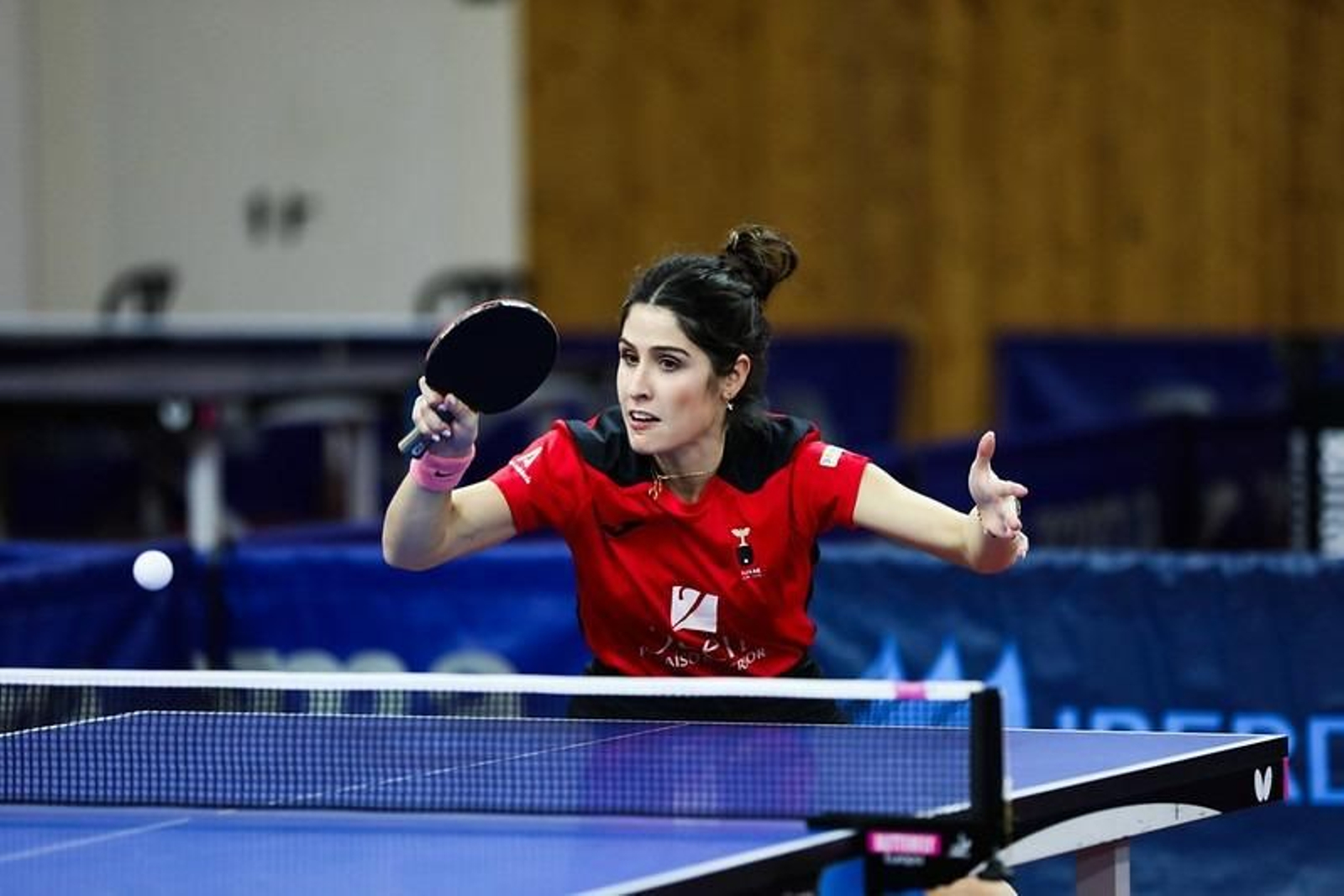 Paula Bueno, en un encuentro con la camiseta jiennense.