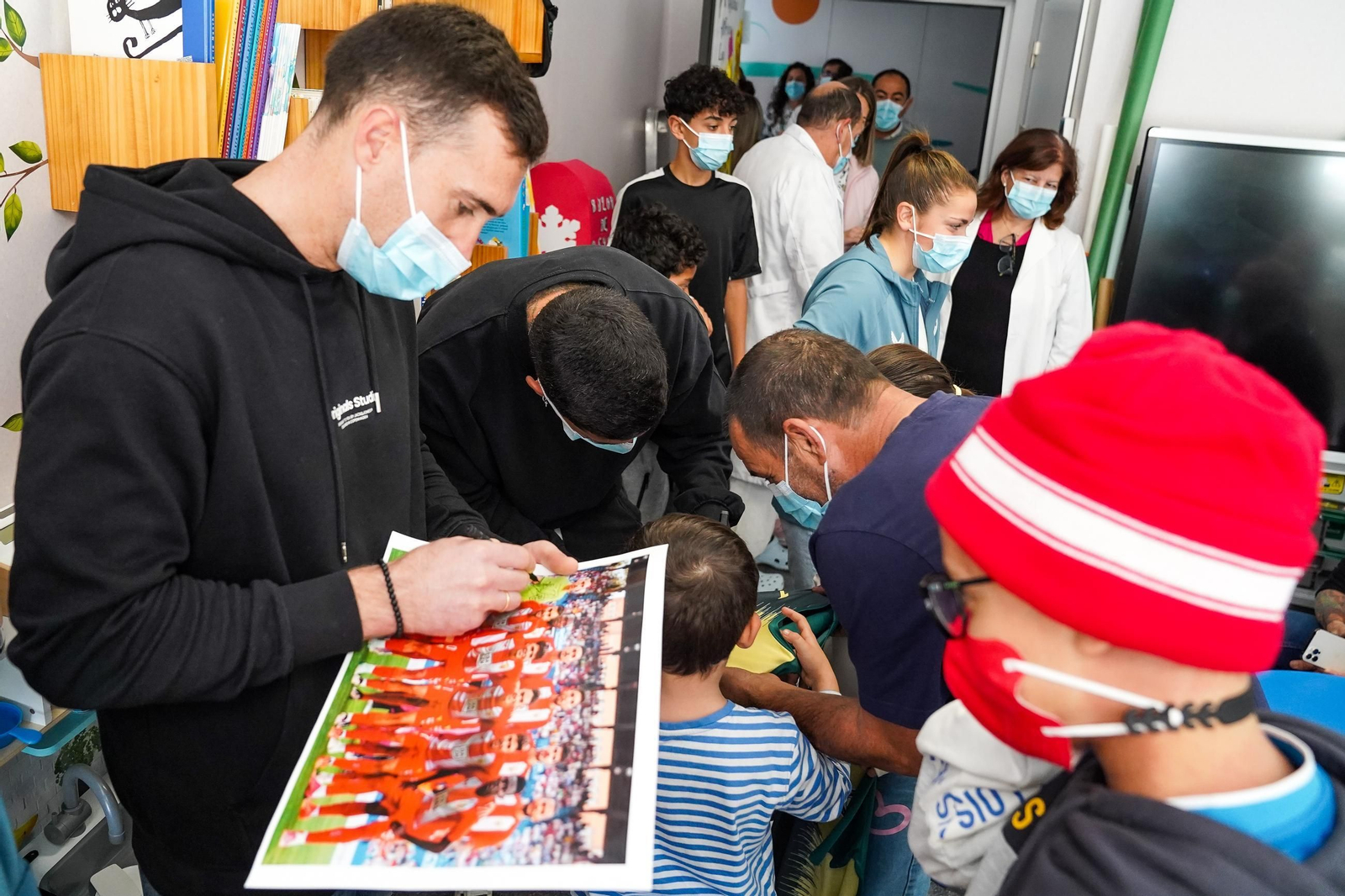 Imágenes de la tradicional visita del Almería a Torrecárdenas por Reyes