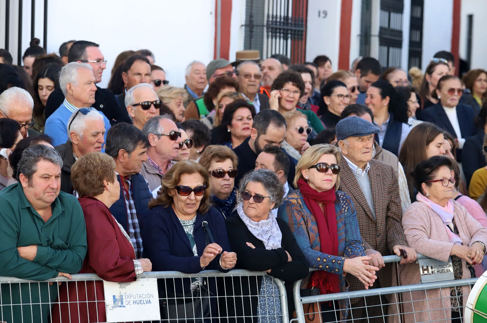 Imágenes de Don Felipe y Doña Letizia arropados por el cariño de los almonteños