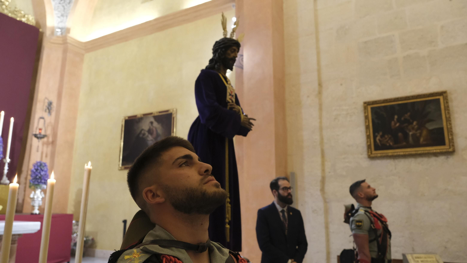 Imágenes del multitudinario besapiés del Cristo de Medinaceli en la Catedral de Almería