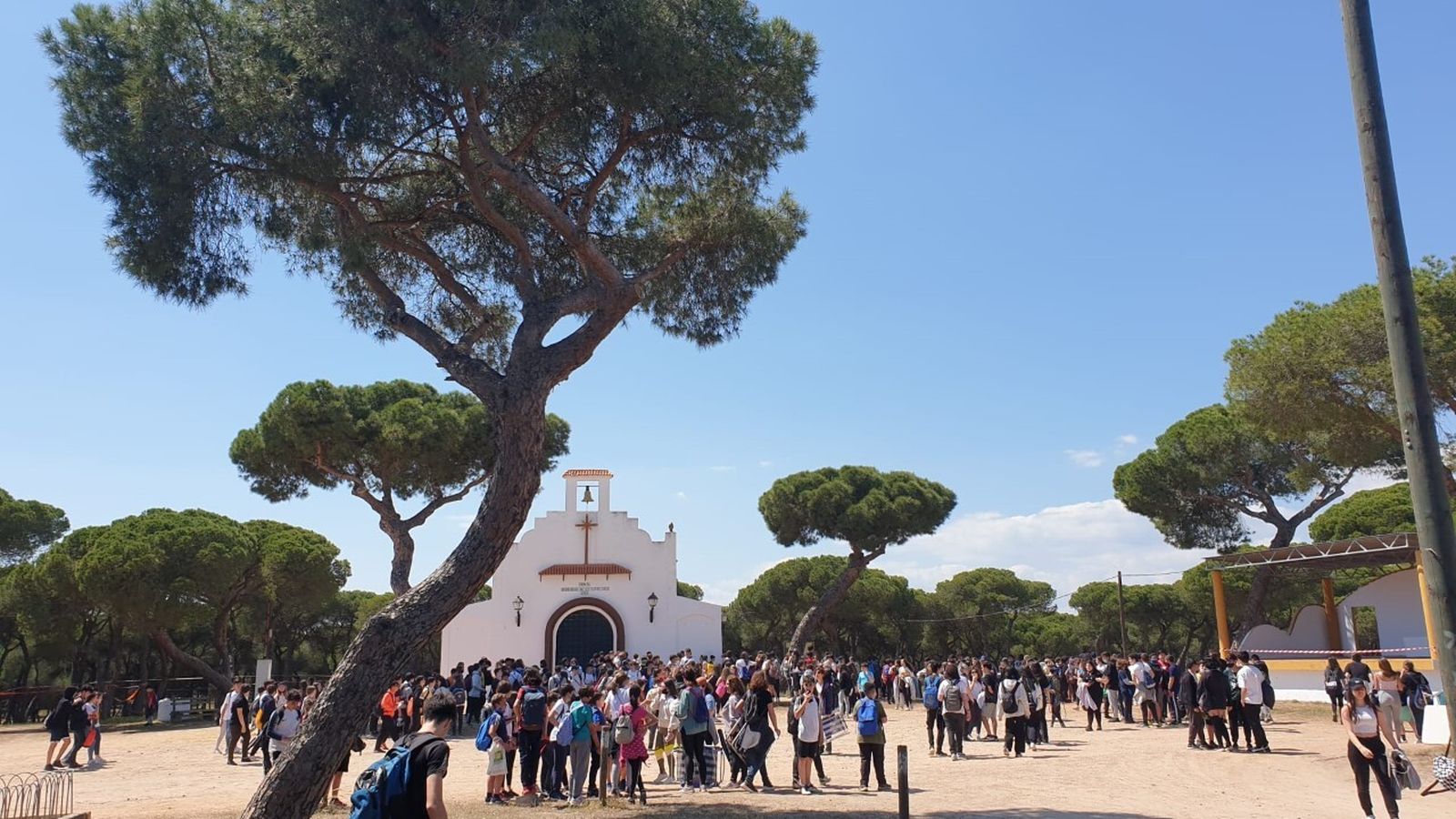 Día de convivencia de la comunidad escolar del IES Clara Campoamor en Punta Umbría por su 25 aniversario.