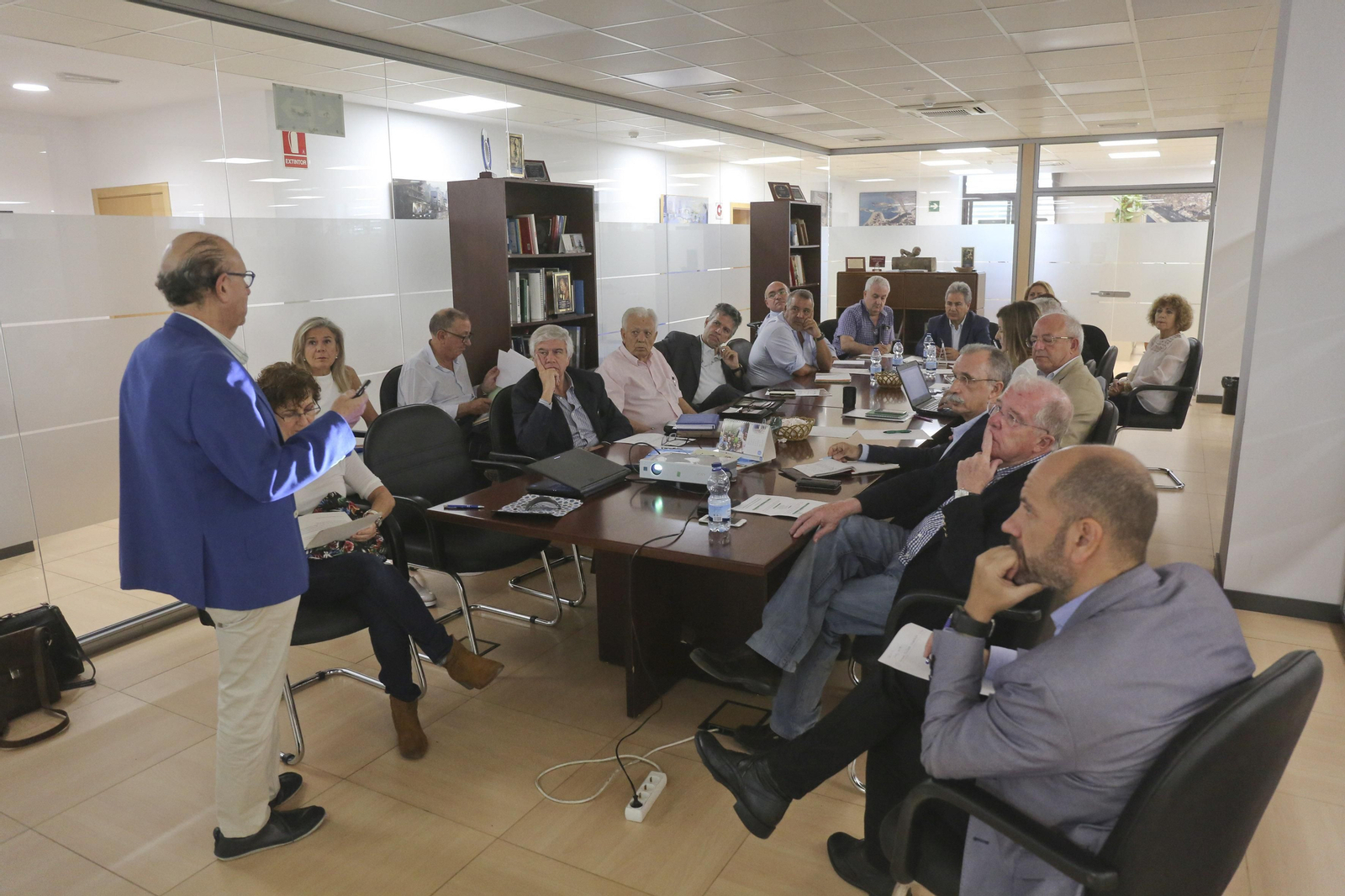 Reunión de los técnicos a los que el SAS ha encargado el diseño hospitalario con el Consejo Social, el 24 de octubre.
