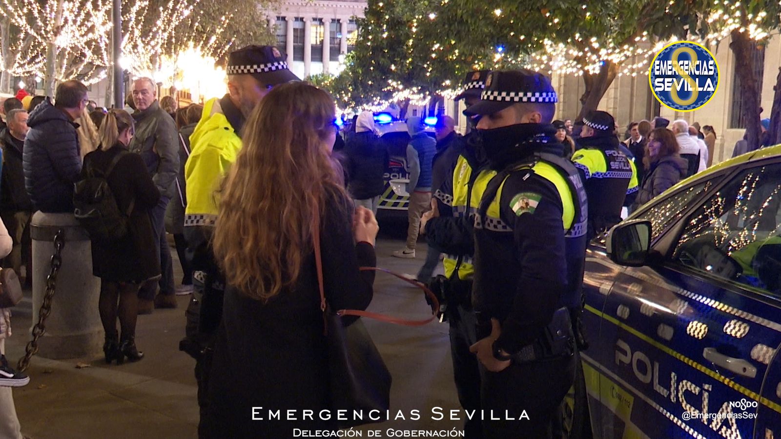 La Policía Local durante el dispositivo especial en la Plaza Nueva.