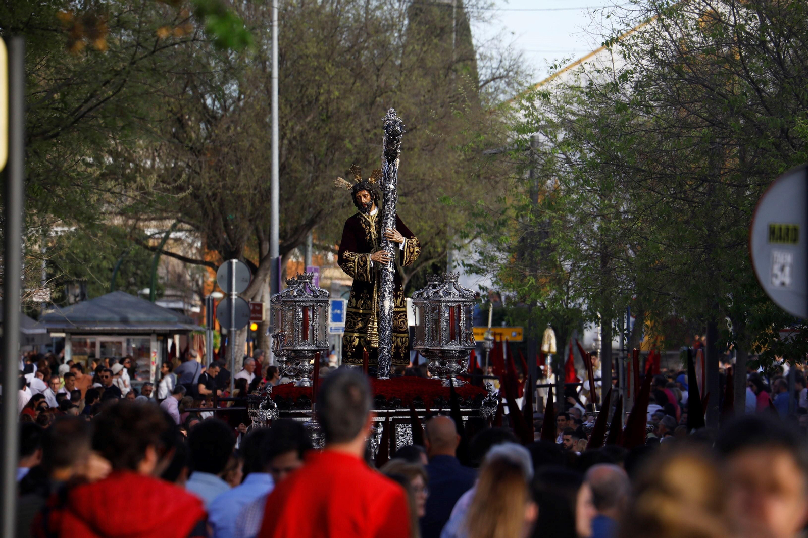 Lunes Santo en Córdoba: la procesión de Vera-Cruz, en imágenes