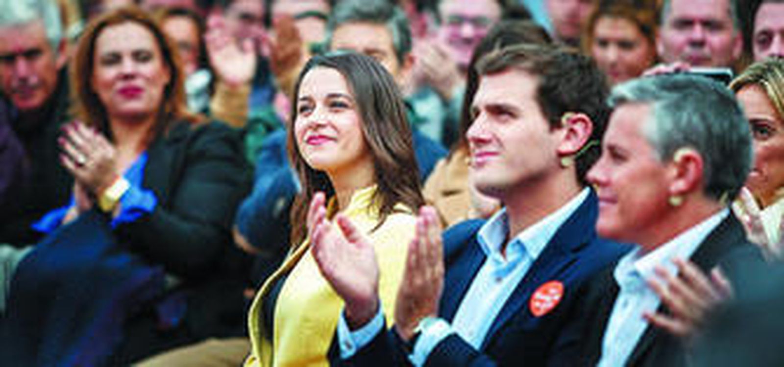 Inés Arrimadas, Albert Rivera y Javier Cano aplauden a Juan Marín durante su intervención.