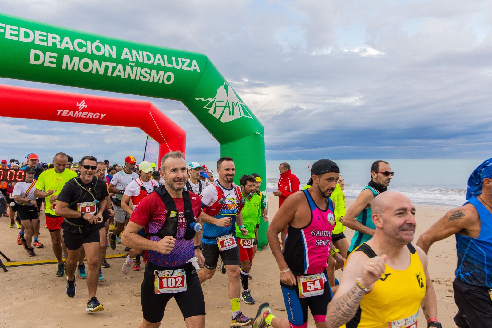 Imágenes del V Desafío Solidario Playa del Castillo de San Fernando.