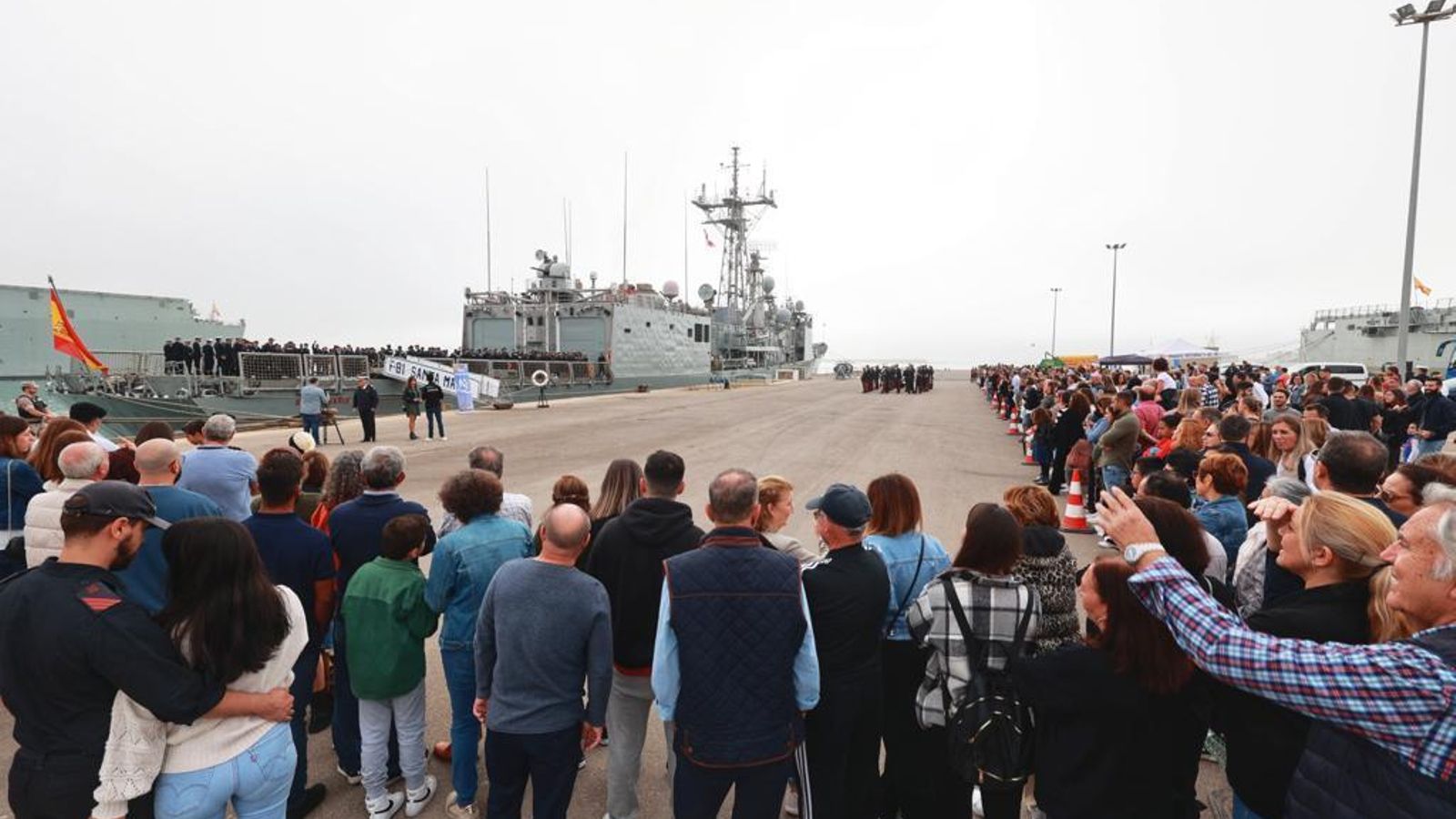 Numerosos familiares en la salida.