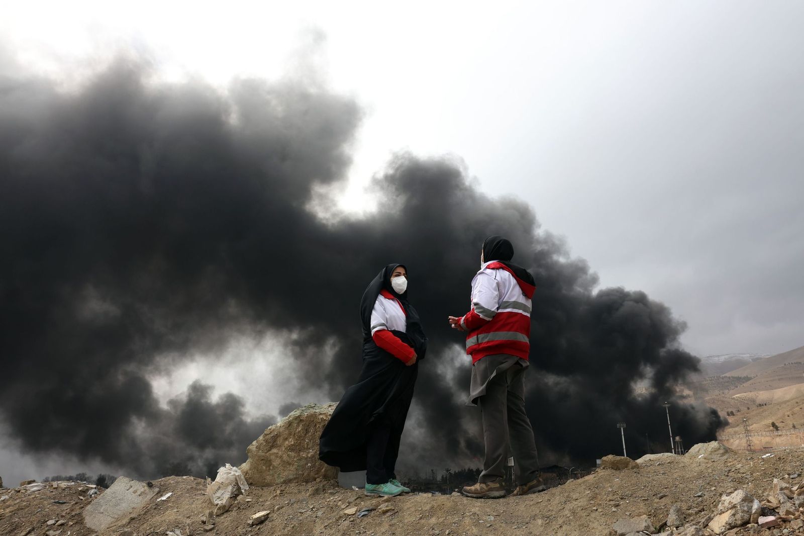 Galería gráfica: Teherán, bajo humo y ceniza tras los bombardeos sobre infraestructuras petroleras
