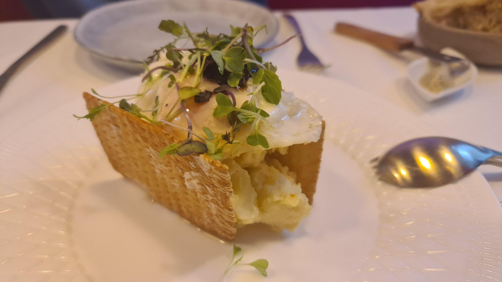 Ensaladilla de Bogavante con huevo y trufa