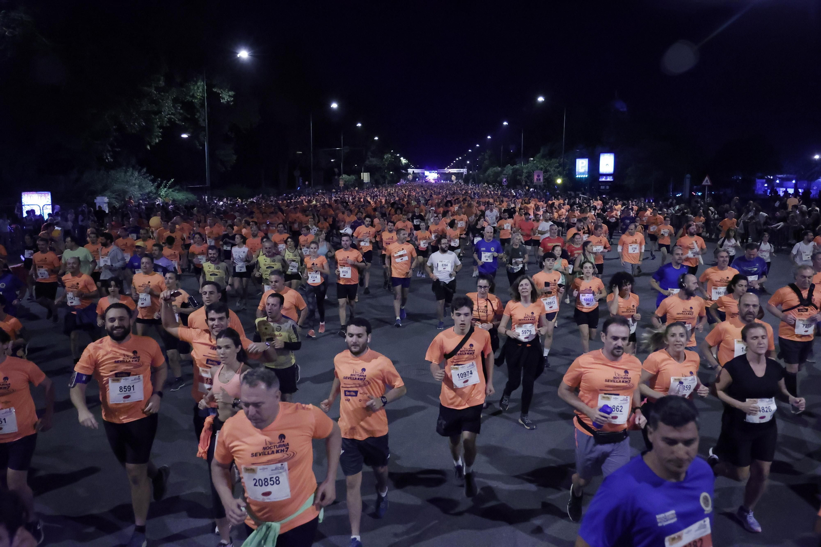 Búscate en la Carrera Nocturna de Sevilla (4)