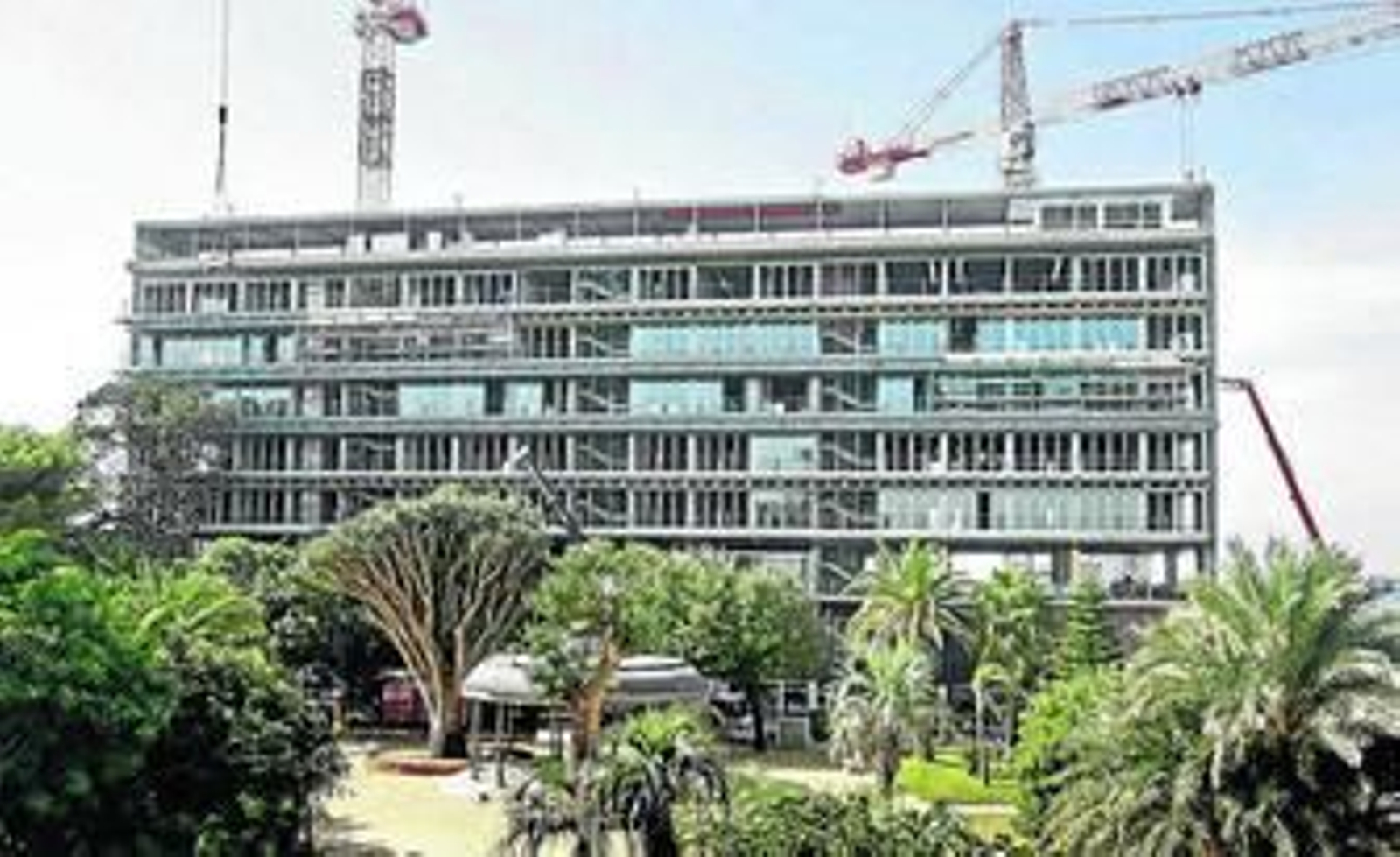 Imagen del Hotel Atlántico tomada desde el Parque Genovés.