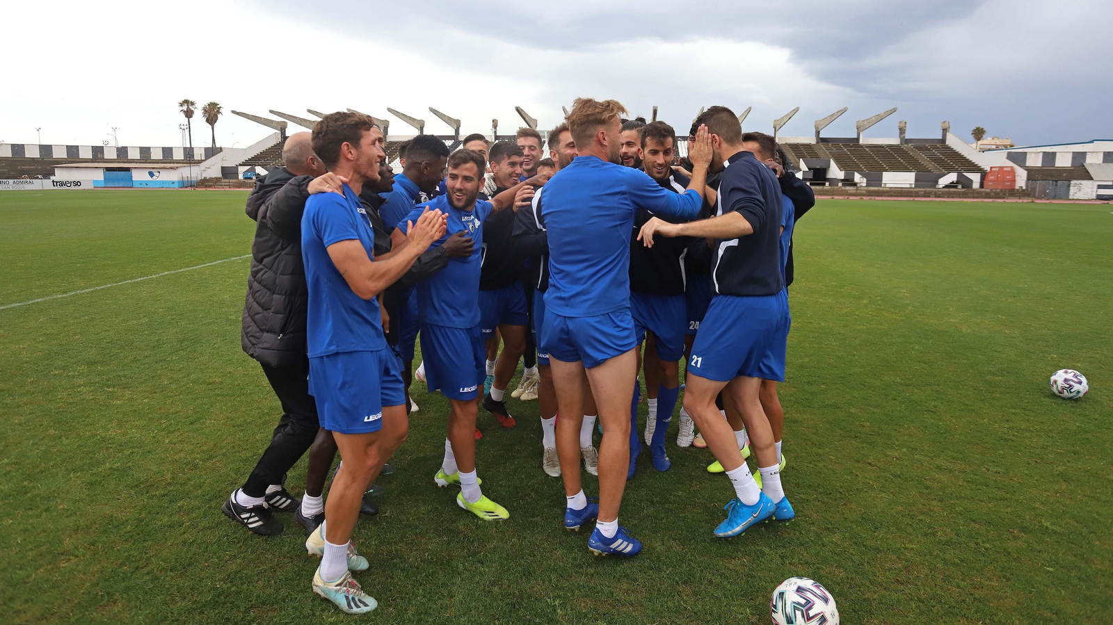 Fotos del entrenamiento a puerta abierta de la Balona