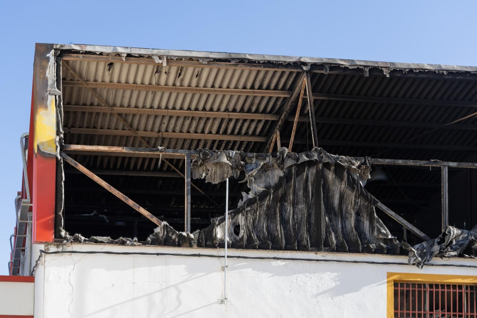 La SAFA  de Andújar arrasada por el fuego, en imágenes