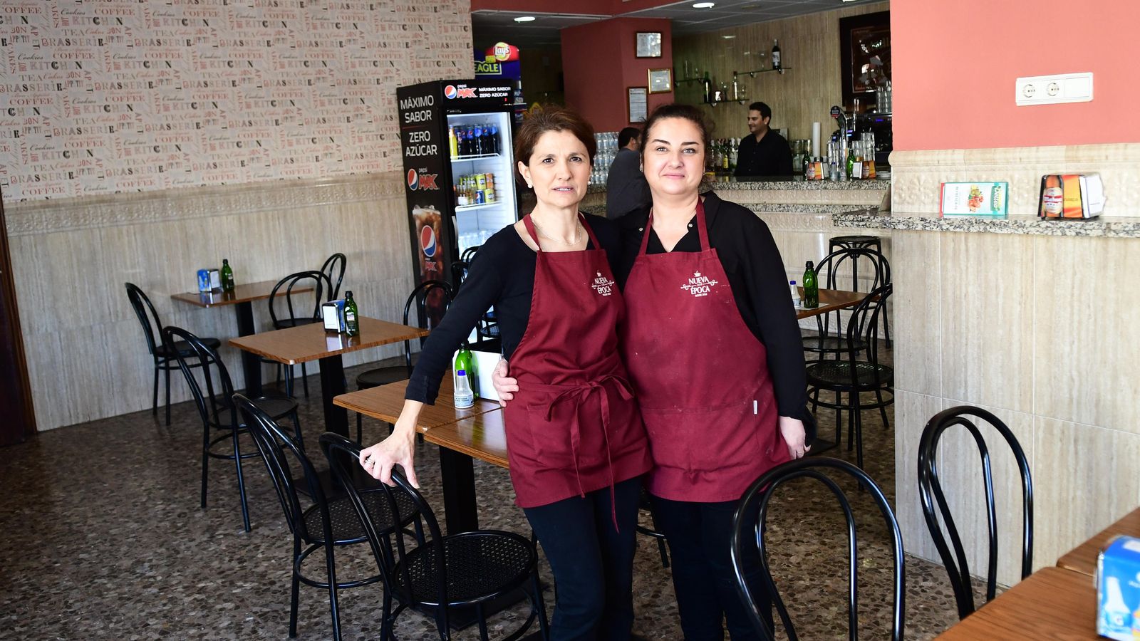 Parte del equipo de trabajo del Café-Bar Nueva Época.