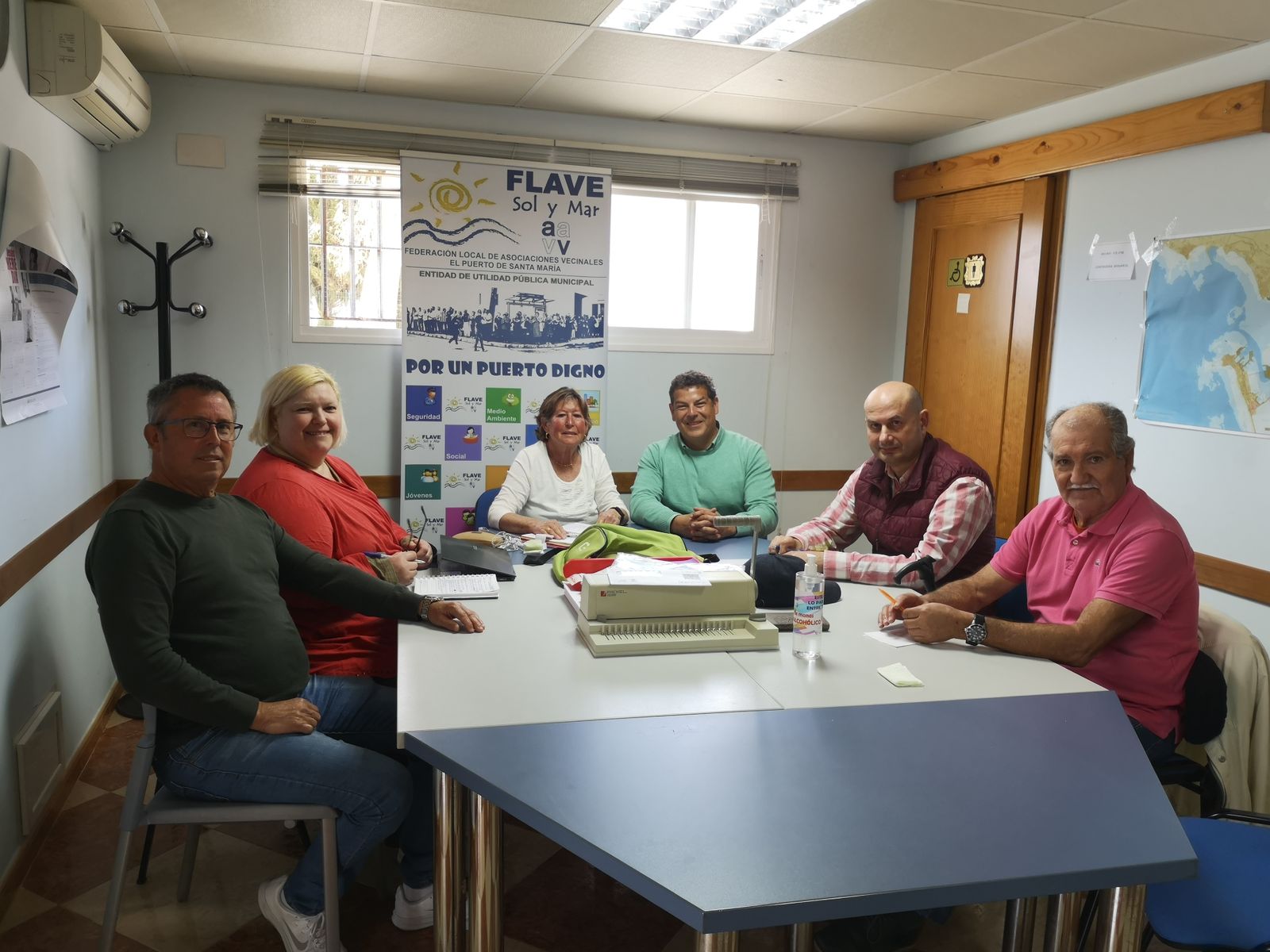 Una imagen de la reunión mantenida con la Flave.