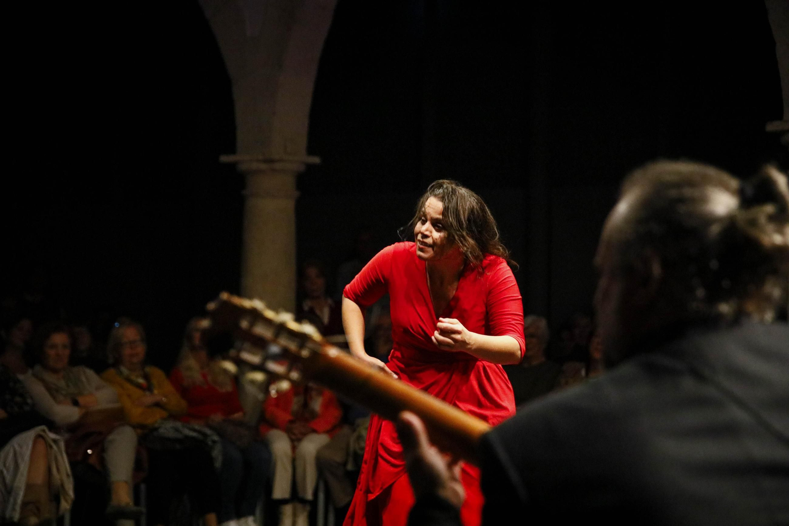 El Centro Andaluz de la Fotografía de Almería presenta el calendario 2025 con la actuación de la bailaora María Moreno, en imágenes