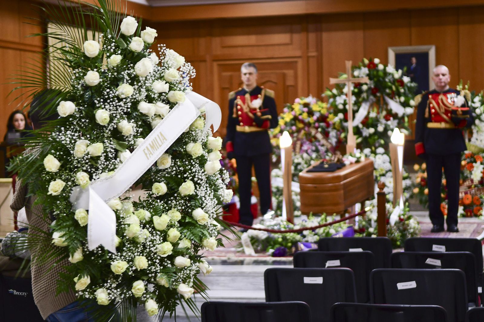 Las imágenes de la capilla ardiente de Pablo García Baena