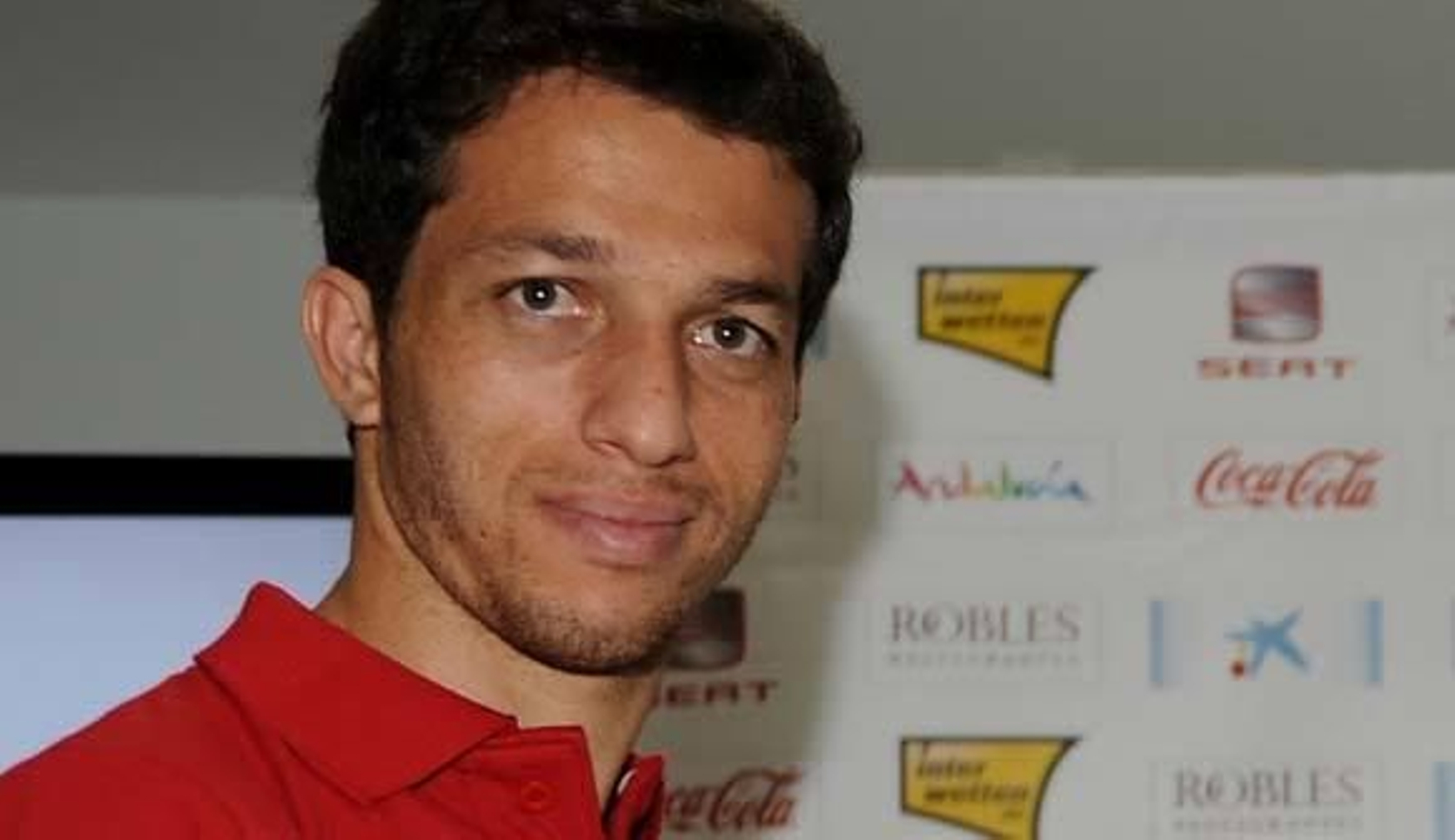 Cicinho jugará cedido en el Numancia