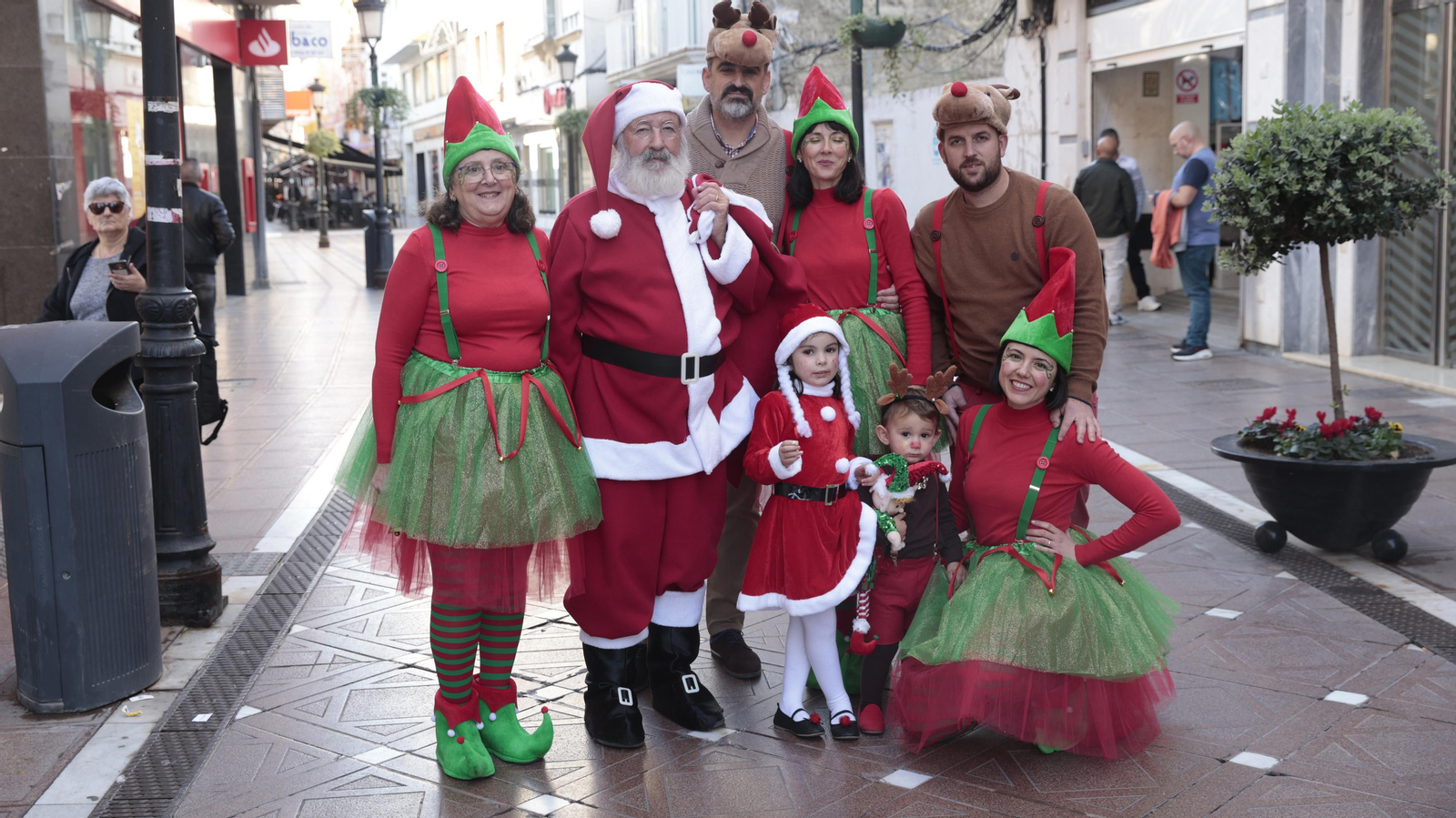 Buscate en las fotos dela celebración del 24 de diciembre en La Línea