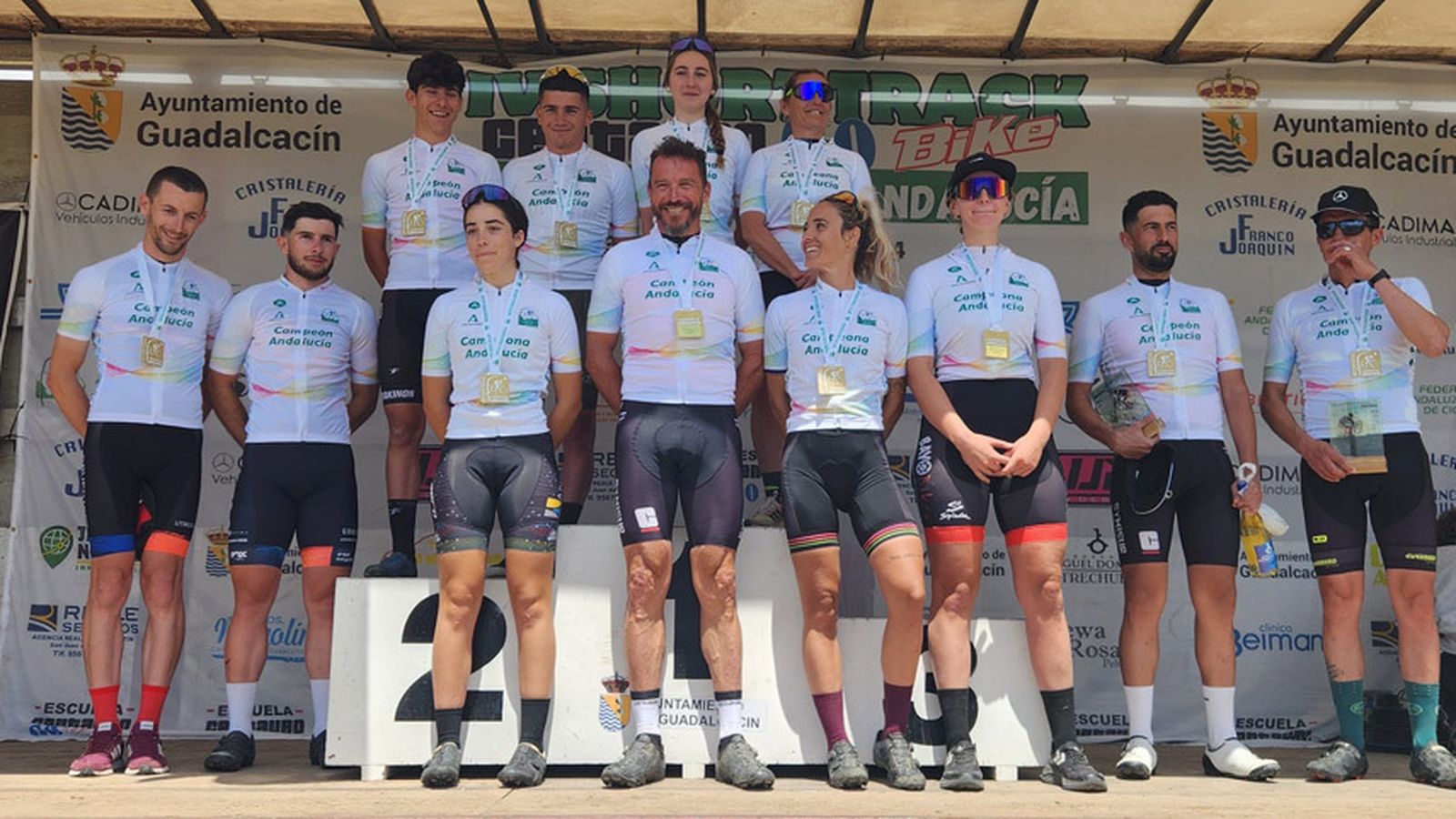Foto de familia de todos los campeones de Andalucía de Short Track 2024 en Gudalcacín.