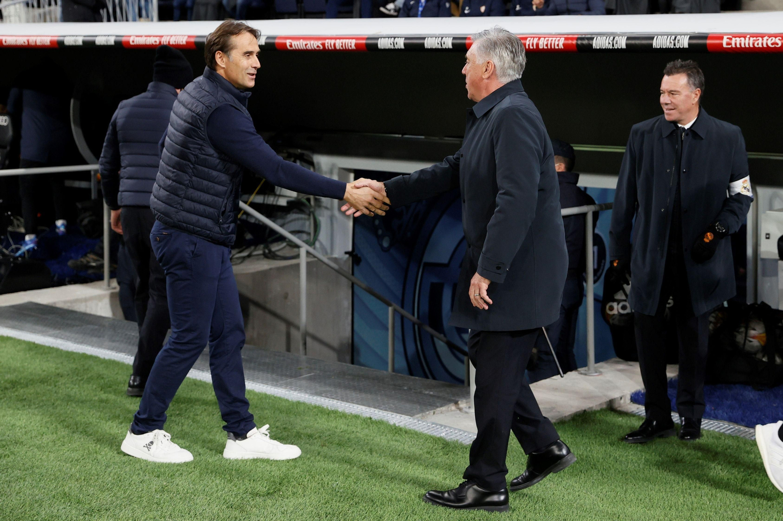 Lopetegui saluda a Ancelotti en el último Real Madrid-Sevilla.