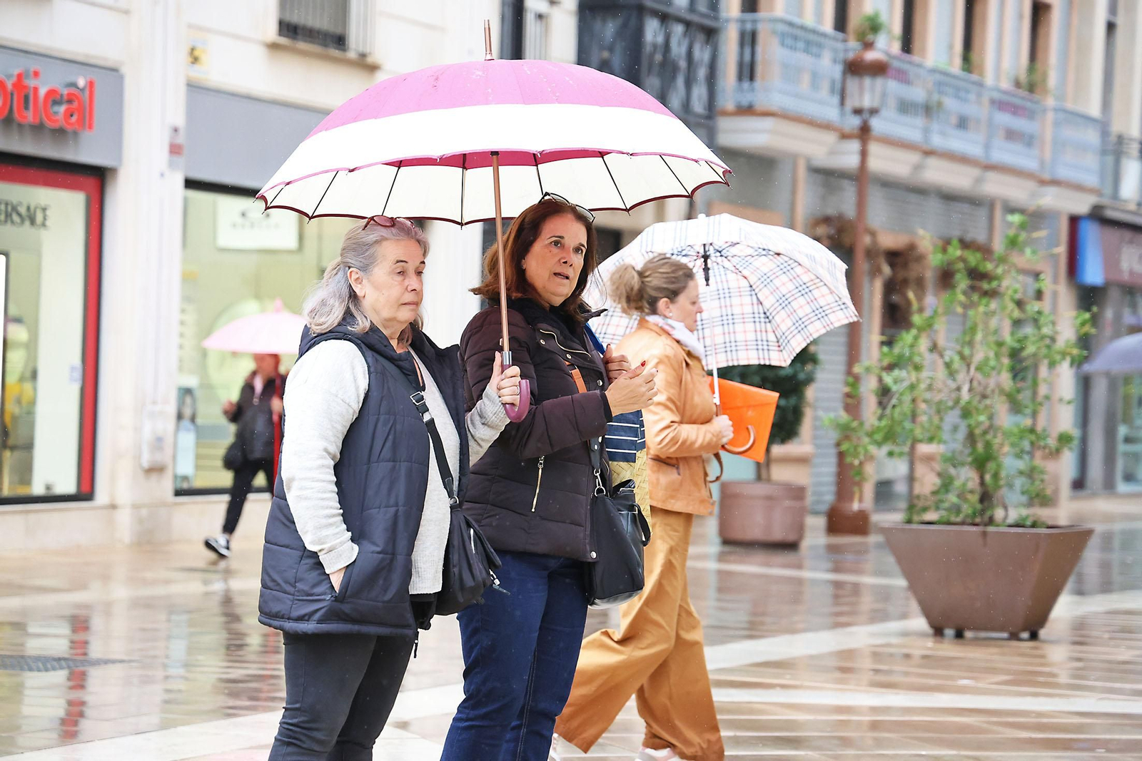 Las imágenes de la lluviosa mañana del jueves 13 de marzo en Huelva