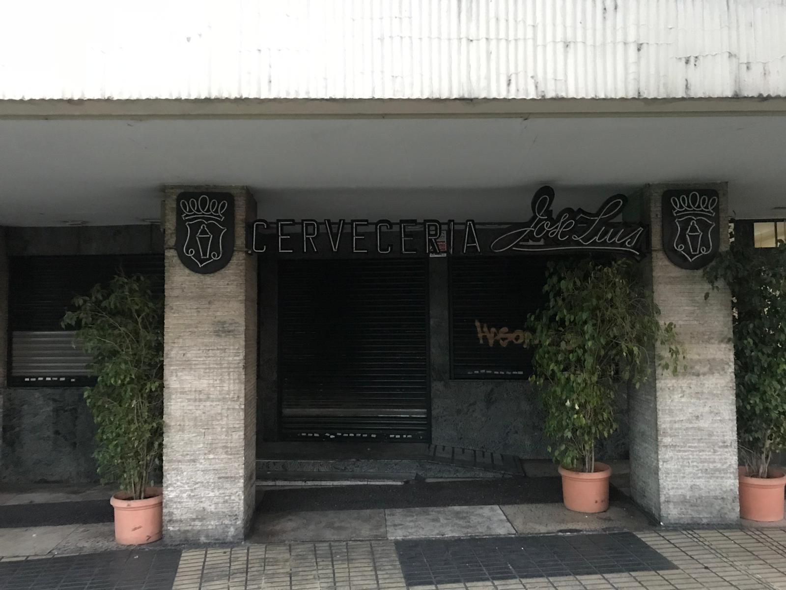 La puerta del restaurante, cerrado.