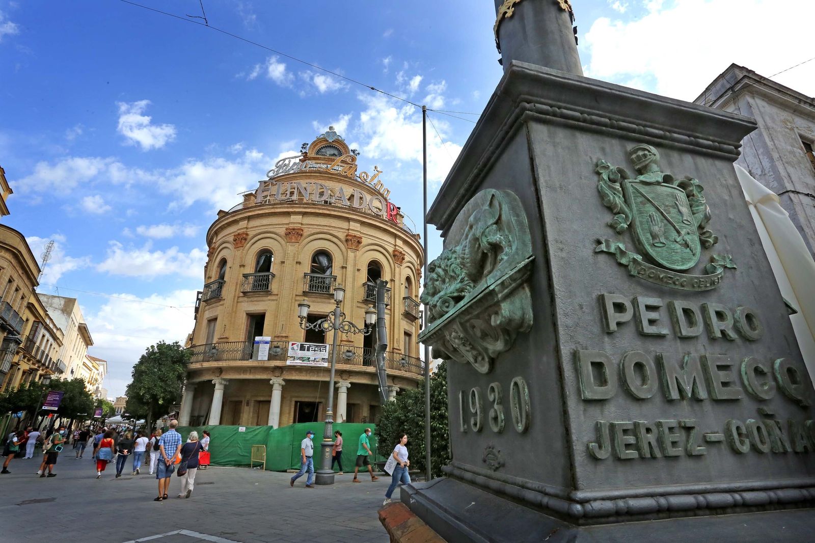 Imágenes de las obras del mítico Gallo Azul de Jerez