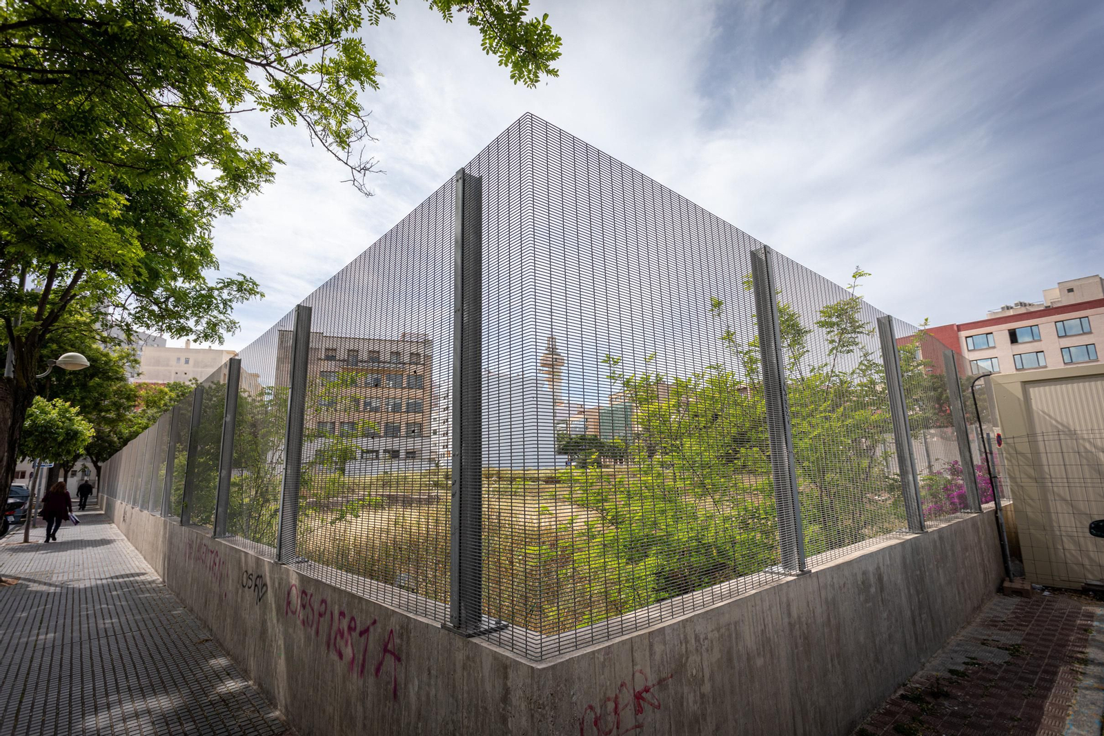 Seis  solares vacíos en Cádiz para vergüenza de la ciudad