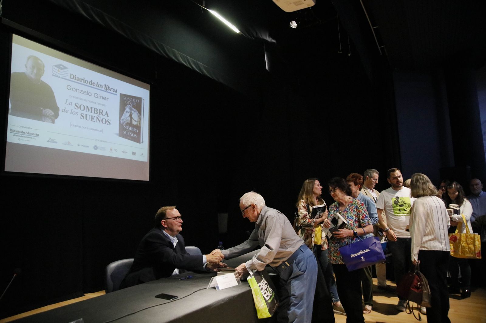 Imágenes del libro "La sombra de los sueños" de Gonzalo Giner