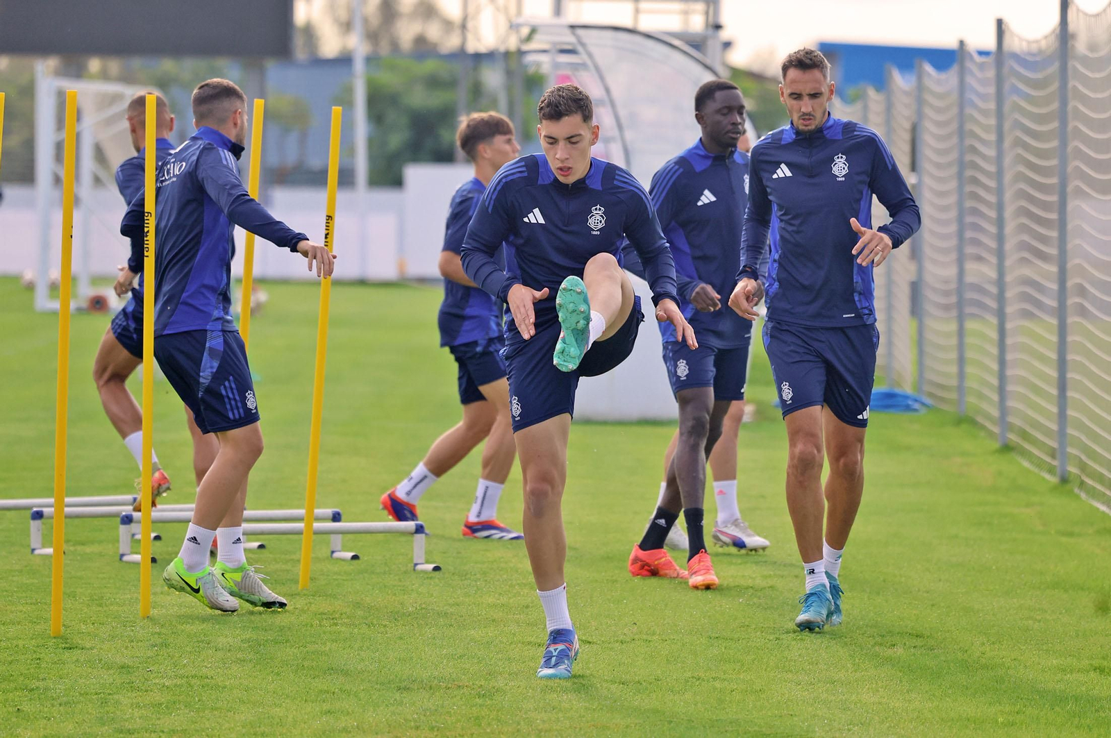 Imágenes del entrenamiento del Recre en la Ciudad Deportiva Francisco Mendoza