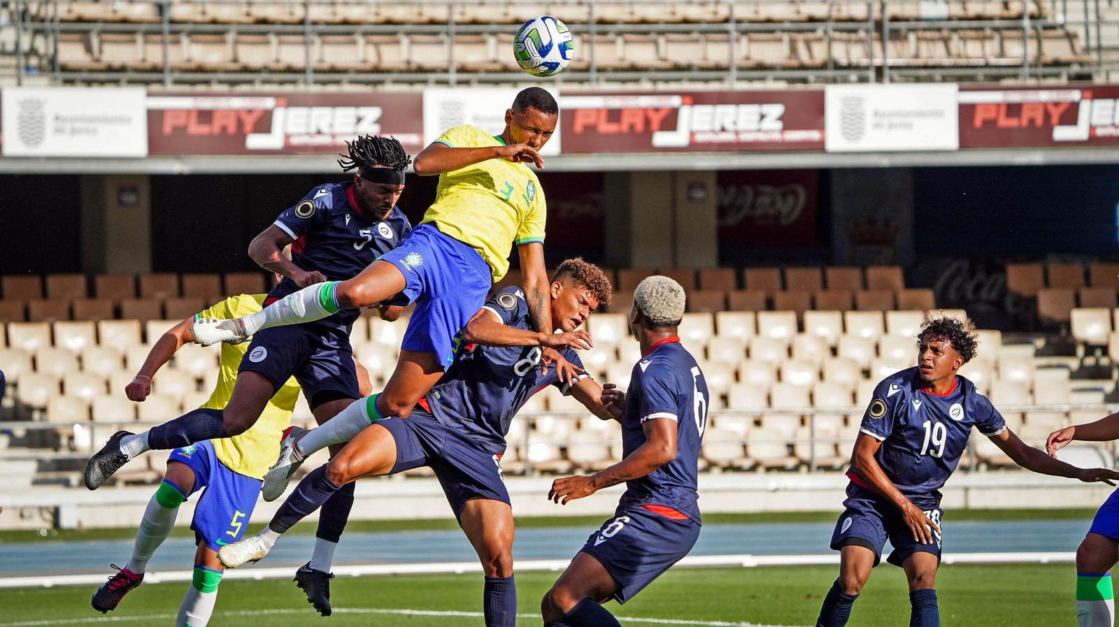 Brasil - R. Dominicana, fútbol internacional en Jerez