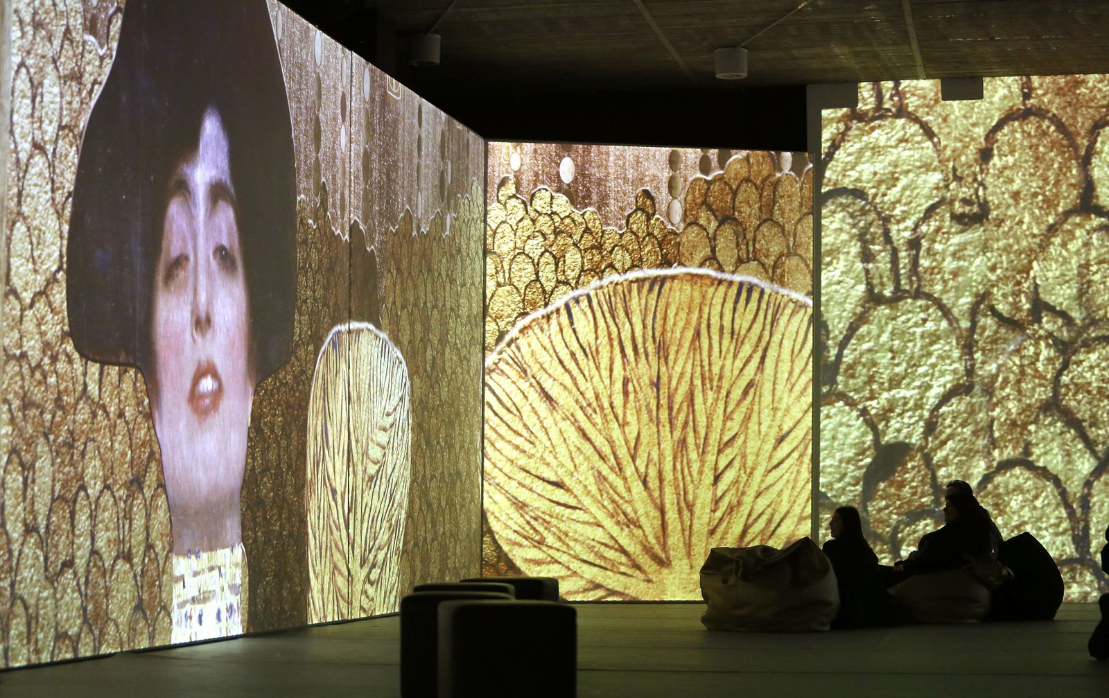 Fotos de la exposición 'El Oro de Klimt' en el Muelle Uno