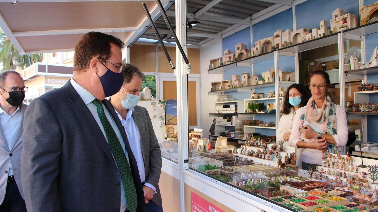 El delegado de Gobernación y Fiestas Mayores, Juan Carlos Cabrera, en la inauguración de la Feria del Belén.