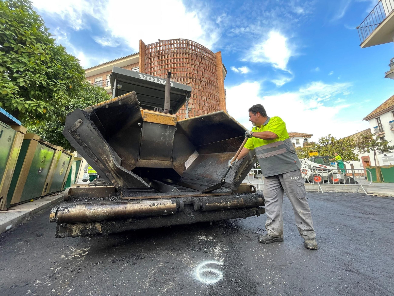La calle Alfaros tras su primera fase de obras, en imágenes