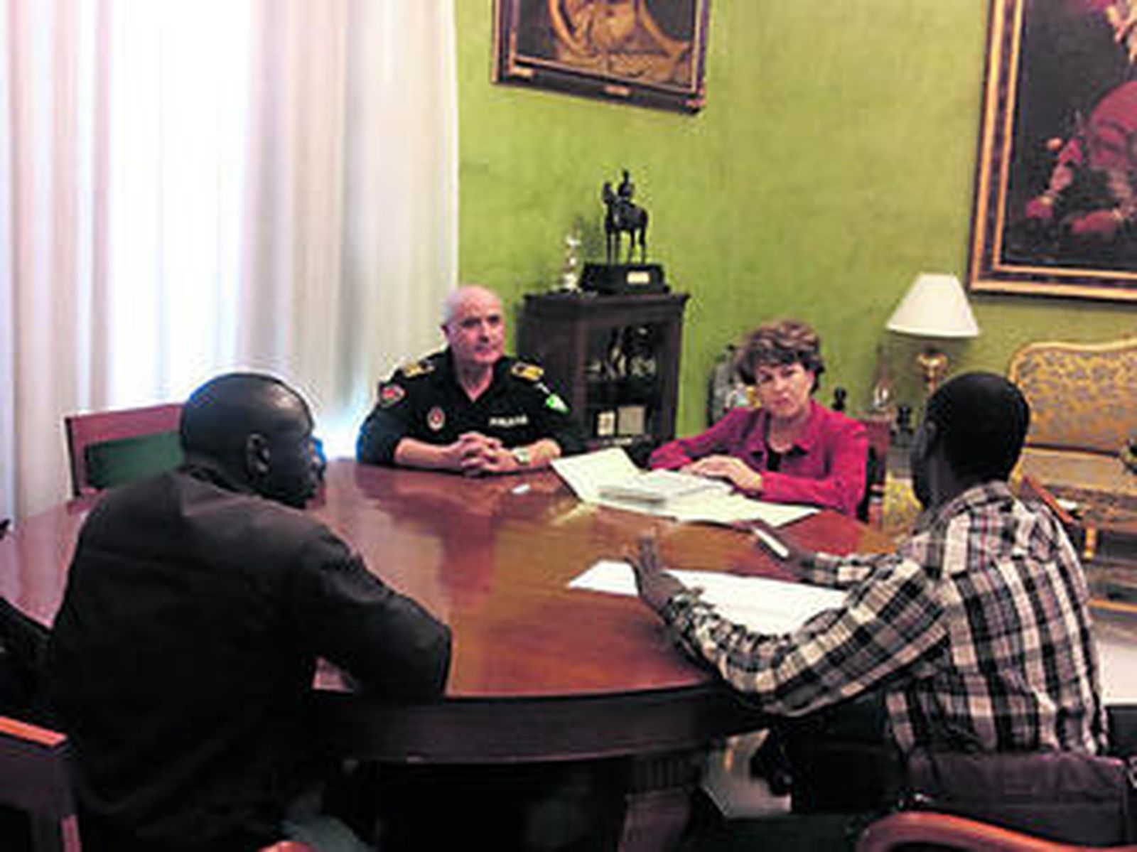 Imagen del encuentro, que se prolongó durante una hora en dependencias municipales.