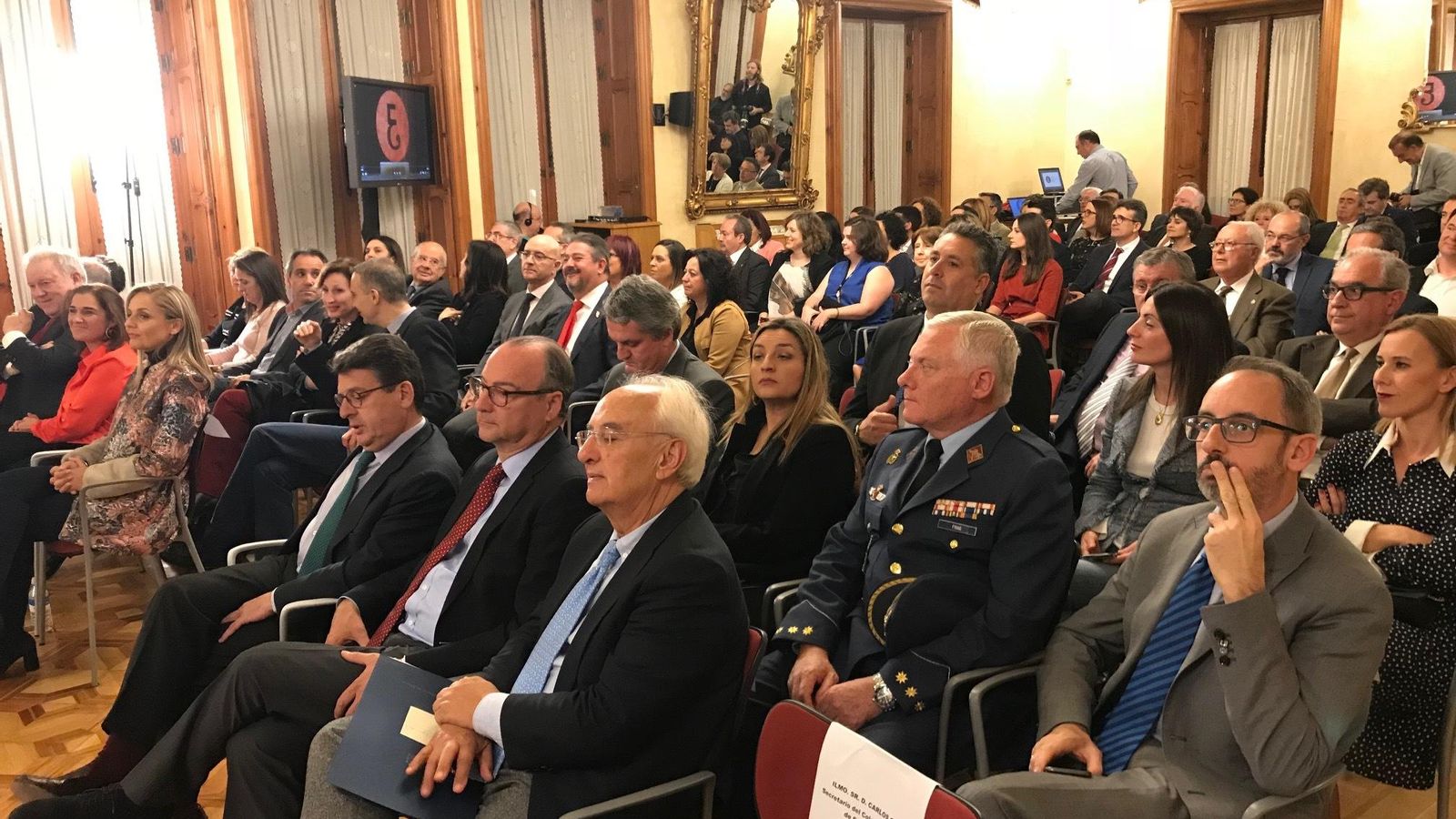 Numerosas autoridades y amigos han arropado a todo el equipo de Agrobío.