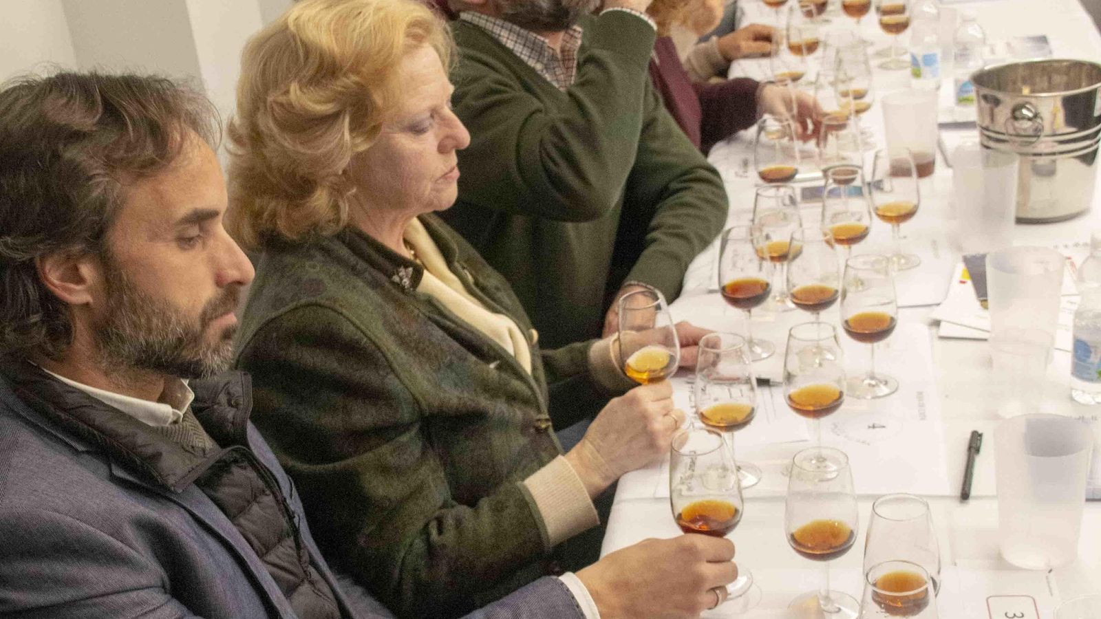 Tuvieron que afinar mucho su sentido olfativo los enólogos asistentes a Secovisa.