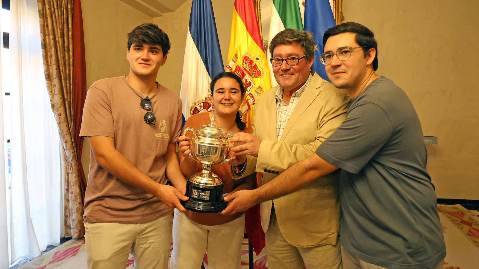 Baño de masas del Xerez CD en Jerez por su ascenso