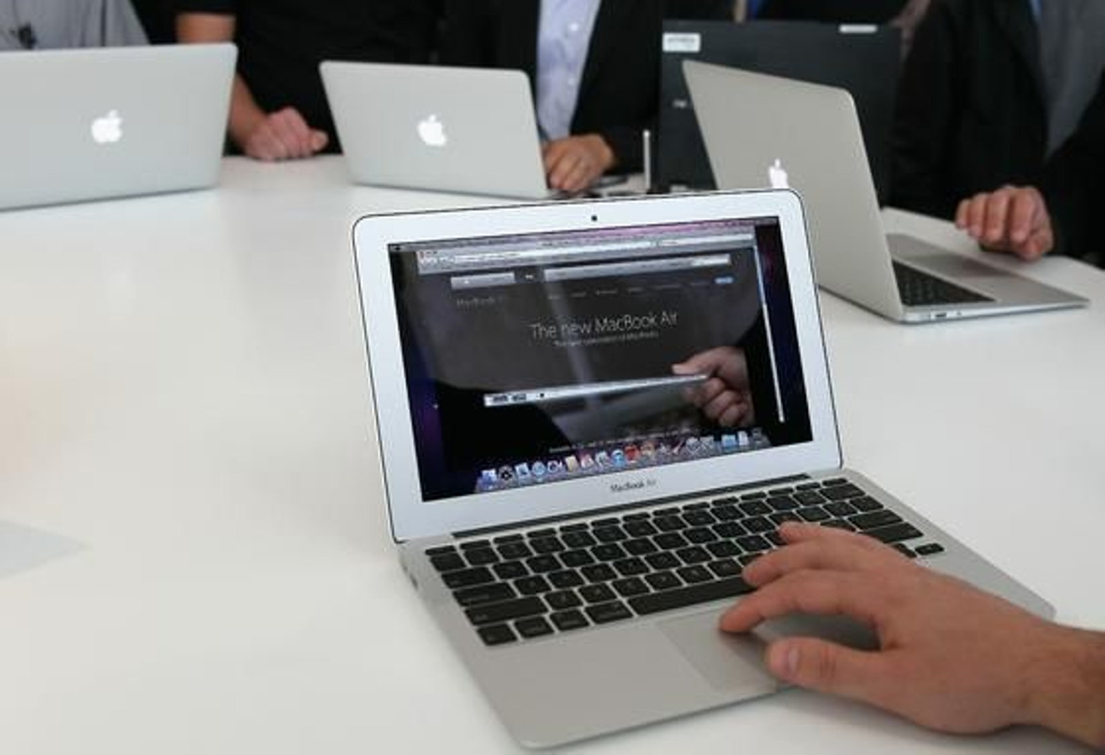 Apple presenta el nuevo modelo del portátil Mac Book Air. / AFP