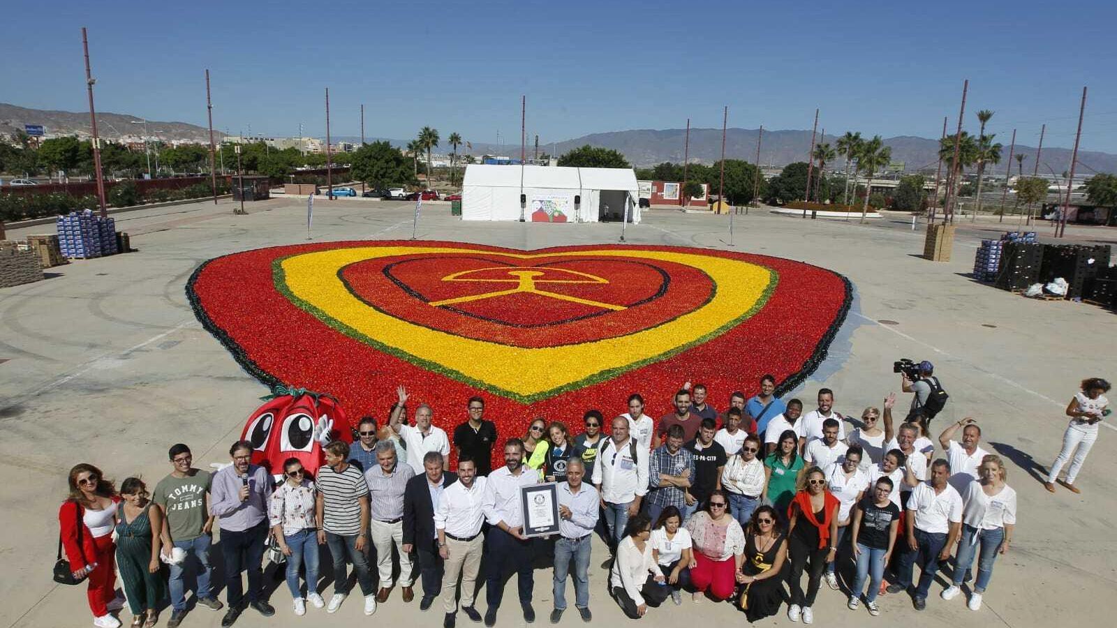 El corazón de hortalizas con el Indalo de Almería
