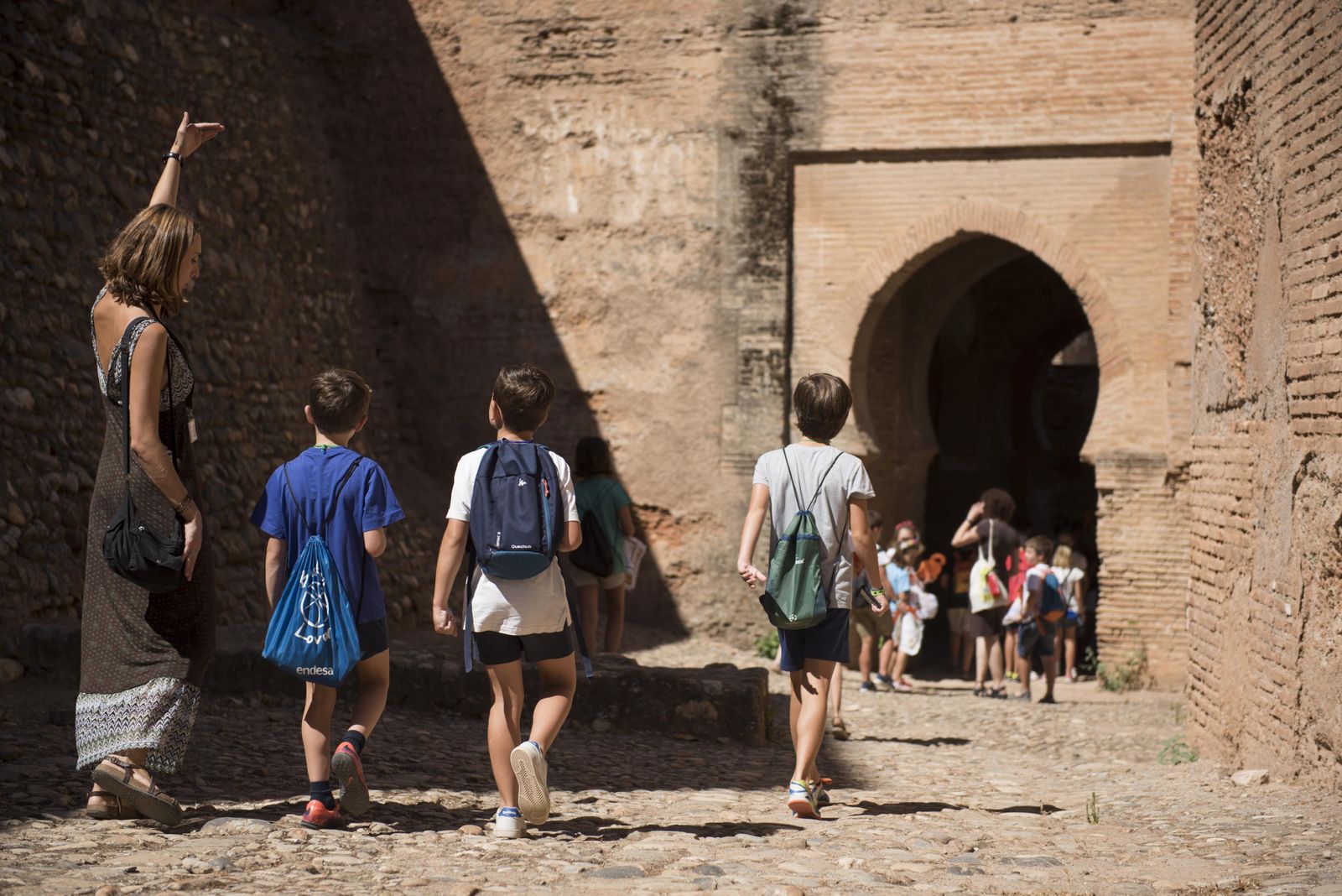 La Alhambra organiza visitas guiadas para acercar el monumento a las familias con precios especiales