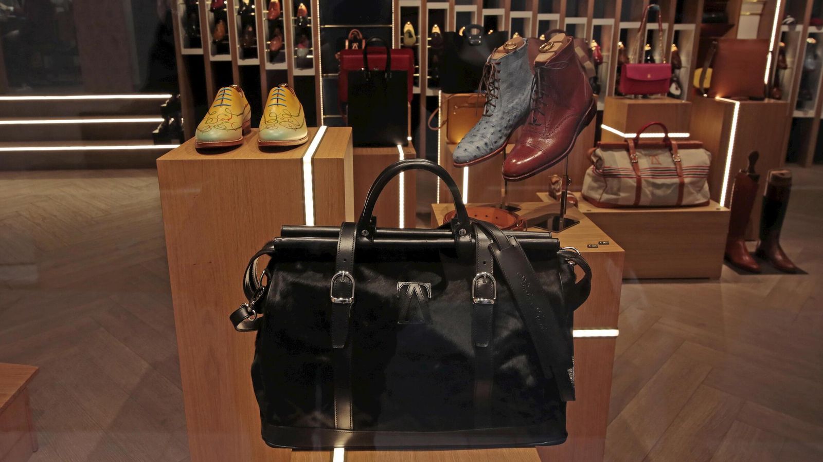 Imagen del escaparate de Abraham Zambrana en el callejón Cuatro Juanes.