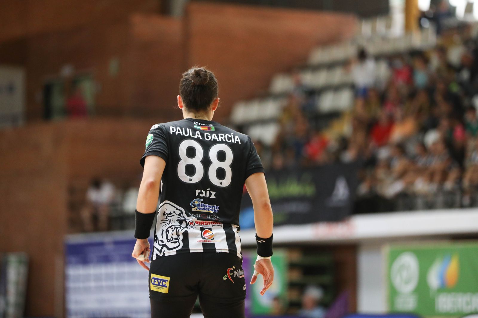 Paula García, de espaldas.