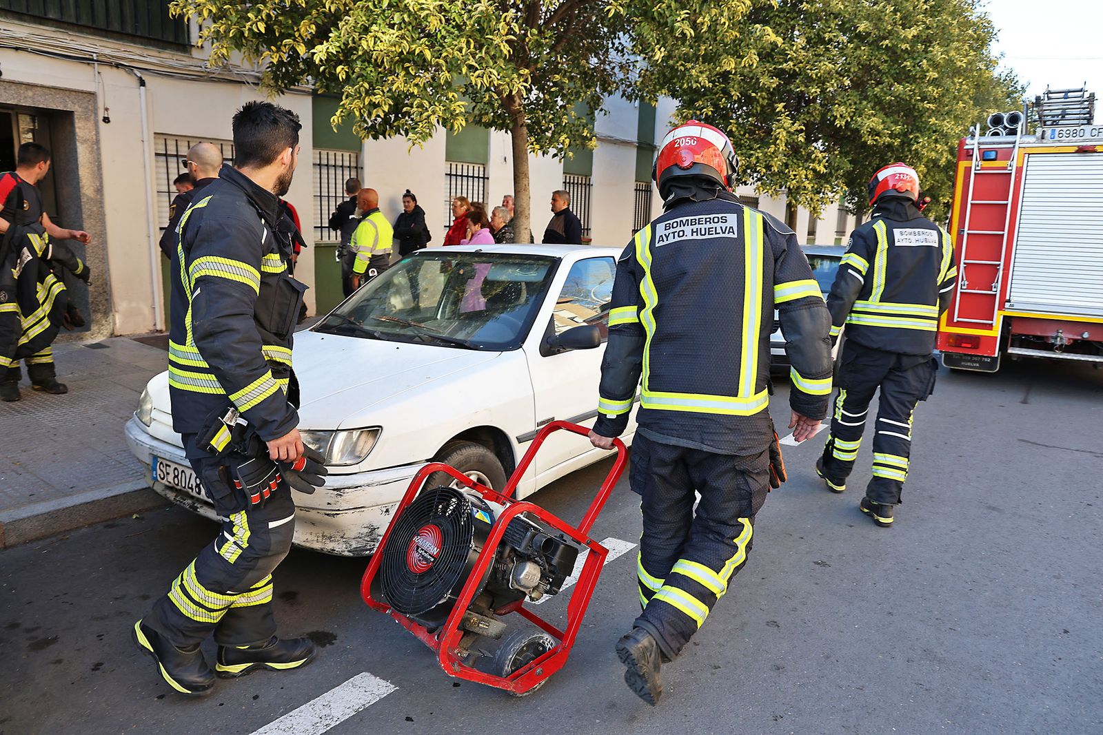Susto en la calle Legión Española por un incendio en un cuarto de contadores