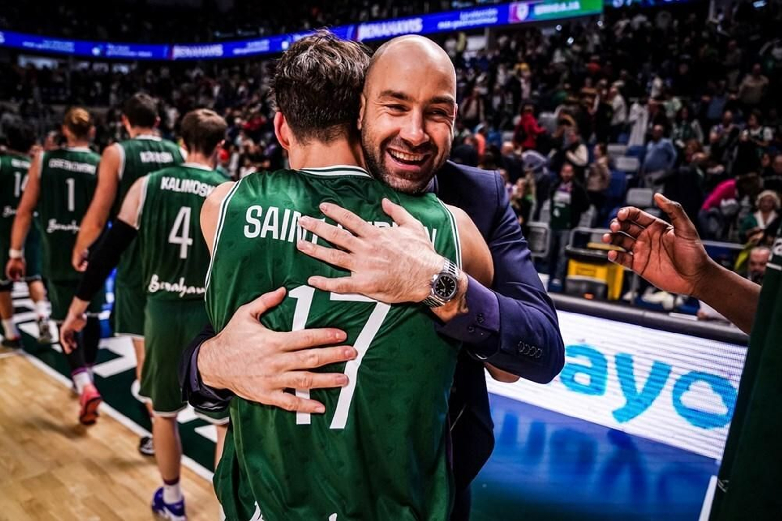 Spanoulis, muy cariñoso con Saint-Supéry Spanoulis, muy cariñoso con Saint-Supéry