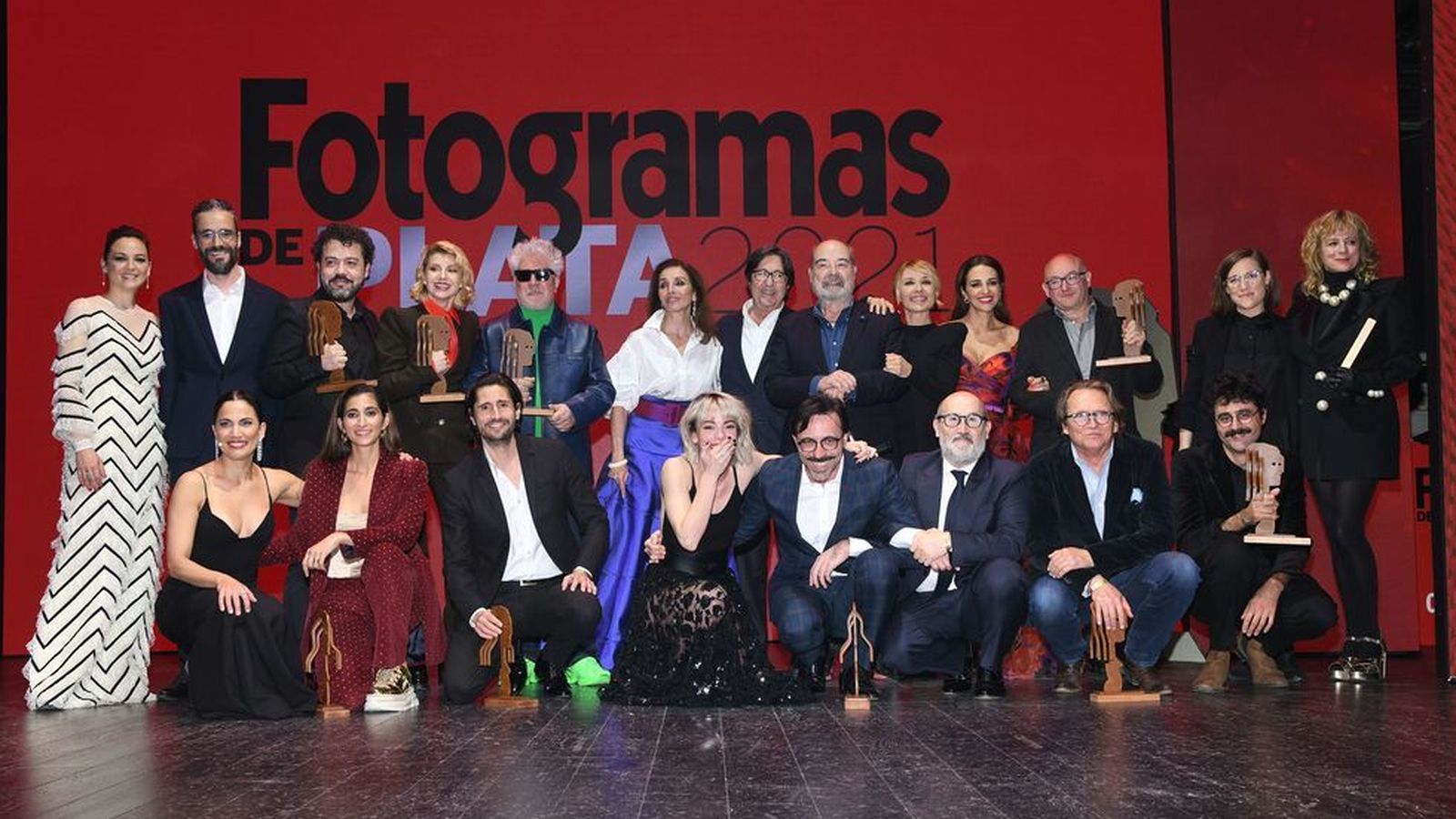 Foto de familia de los galardonados.